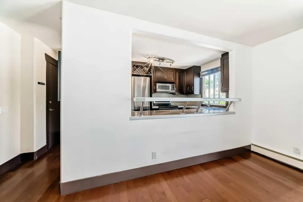 2417 17 Street SW Calgary AB T2T 4M9