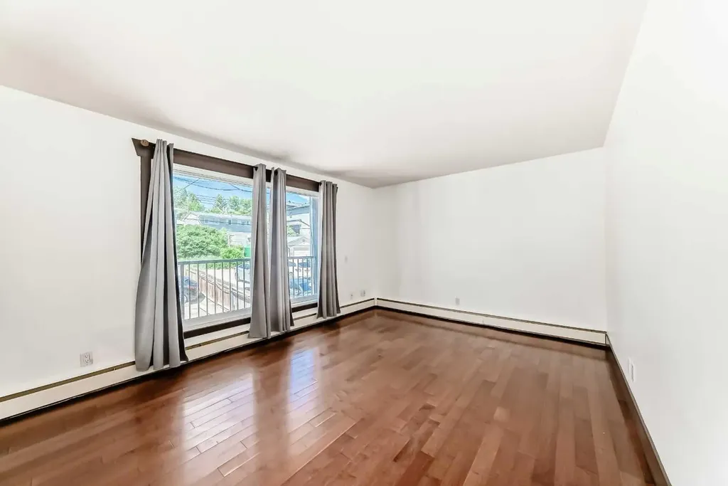 2417 17 Street SW Calgary AB T2T 4M9