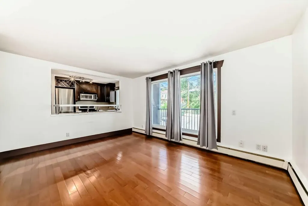 2417 17 Street SW Calgary AB T2T 4M9