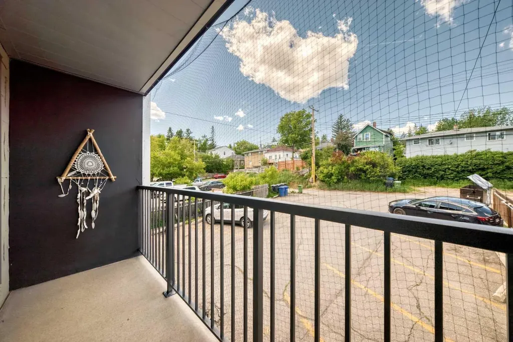 2417 17 Street SW Calgary AB T2T 4M9