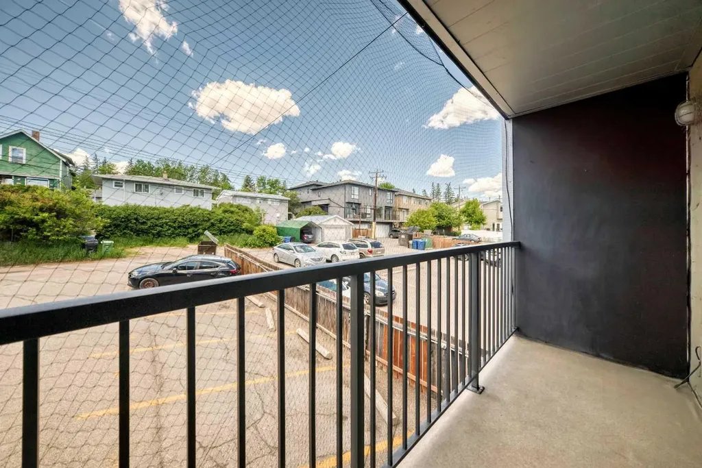 2417 17 Street SW Calgary AB T2T 4M9