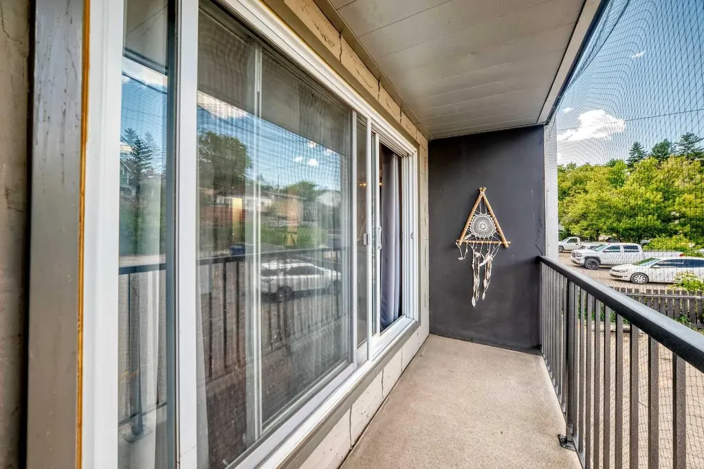 2417 17 Street SW Calgary AB T2T 4M9