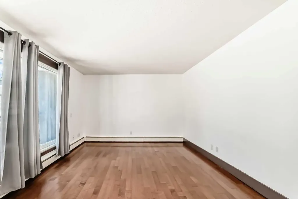2417 17 Street SW Calgary AB T2T 4M9