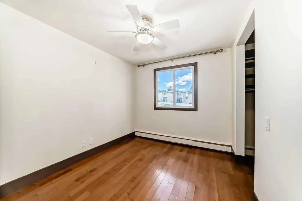 2417 17 Street SW Calgary AB T2T 4M9