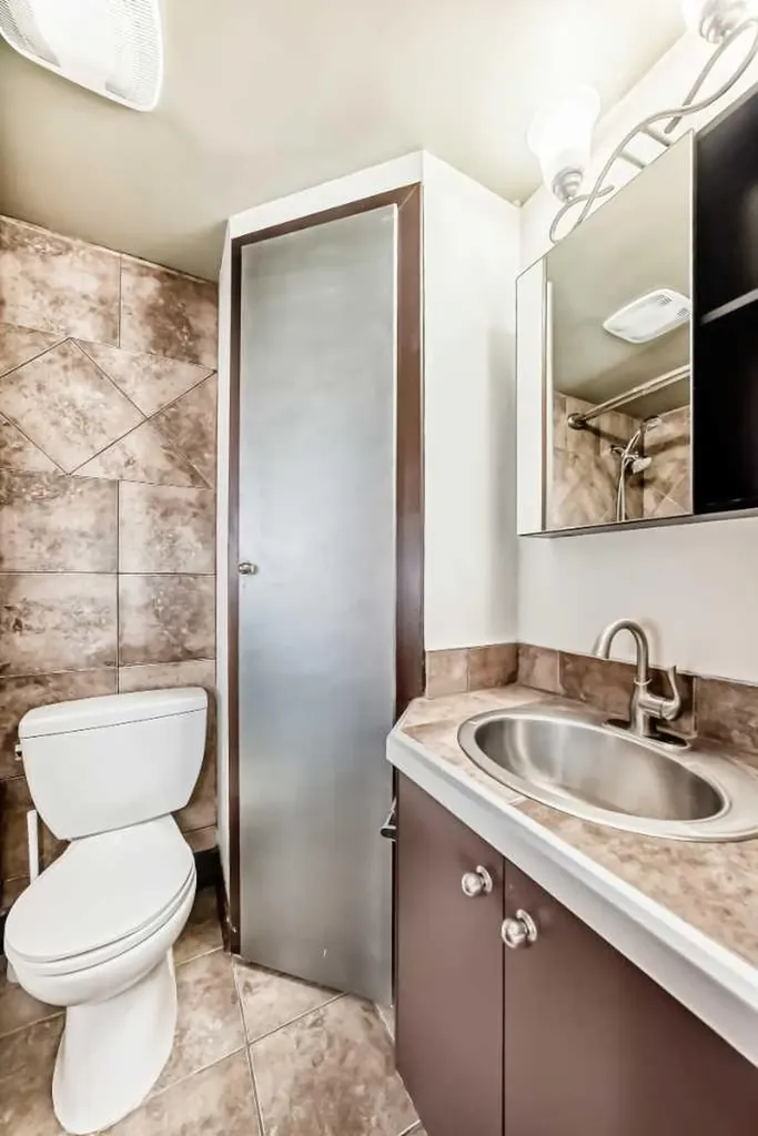 2417 17 Street SW Calgary AB T2T 4M9