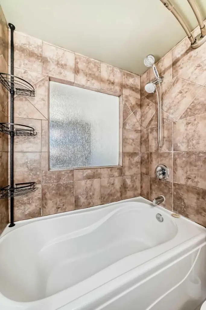 2417 17 Street SW Calgary AB T2T 4M9