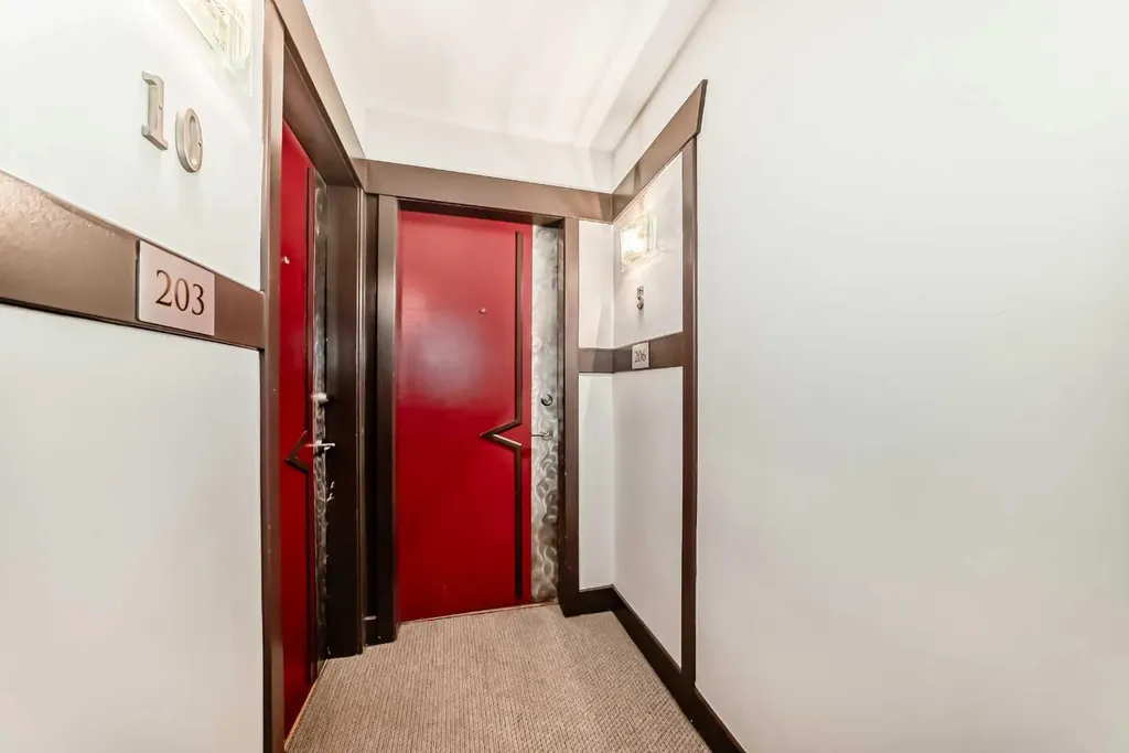 2417 17 Street SW Calgary AB T2T 4M9