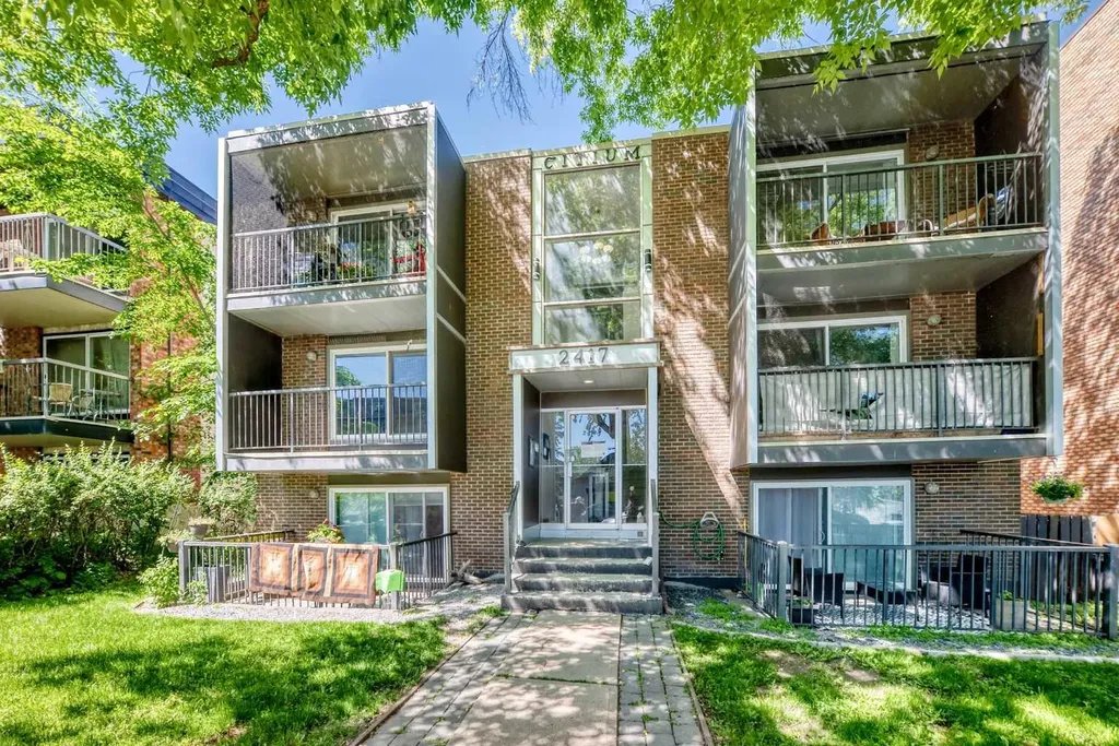 2417 17 Street SW Calgary AB T2T 4M9