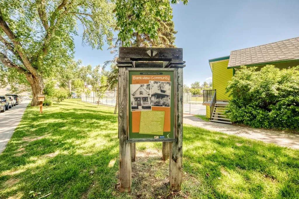 2417 17 Street SW Calgary AB T2T 4M9