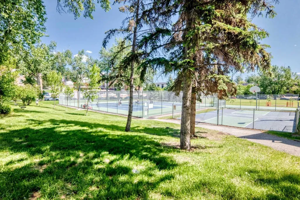 2417 17 Street SW Calgary AB T2T 4M9