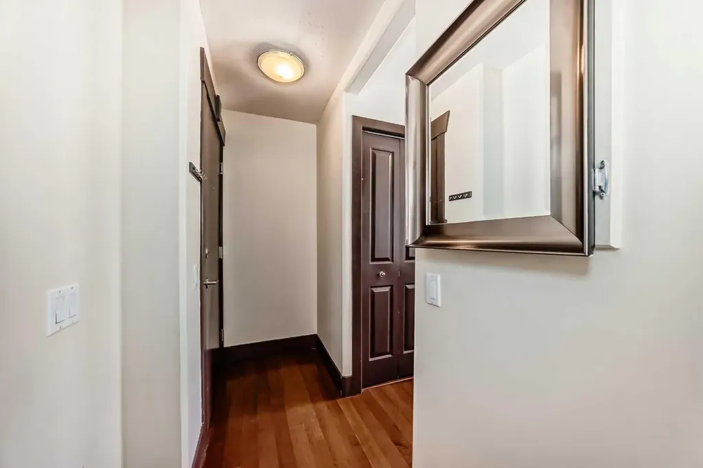 2417 17 Street SW Calgary AB T2T 4M9