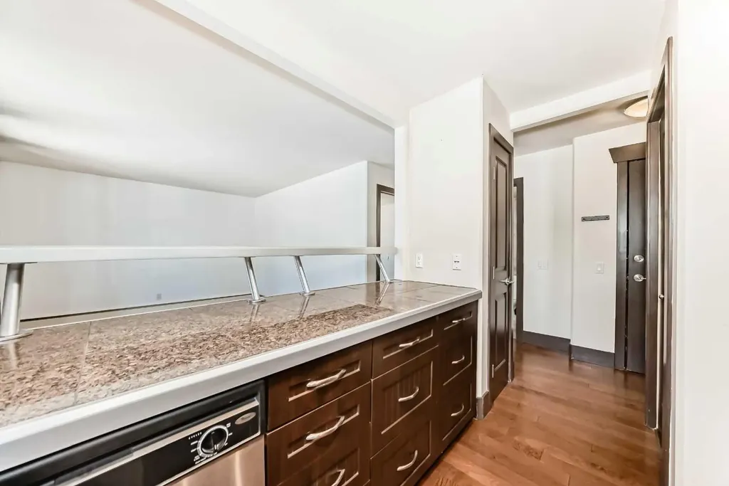 2417 17 Street SW Calgary AB T2T 4M9