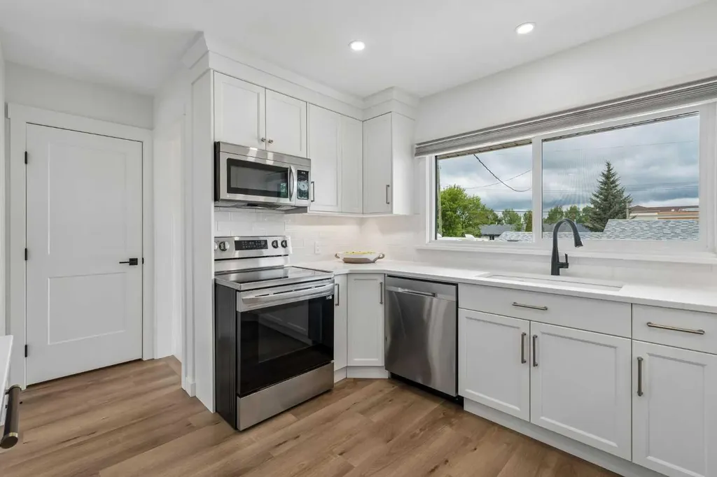 5020 47a Avenue Sylvan Lake AB T4S 1G8