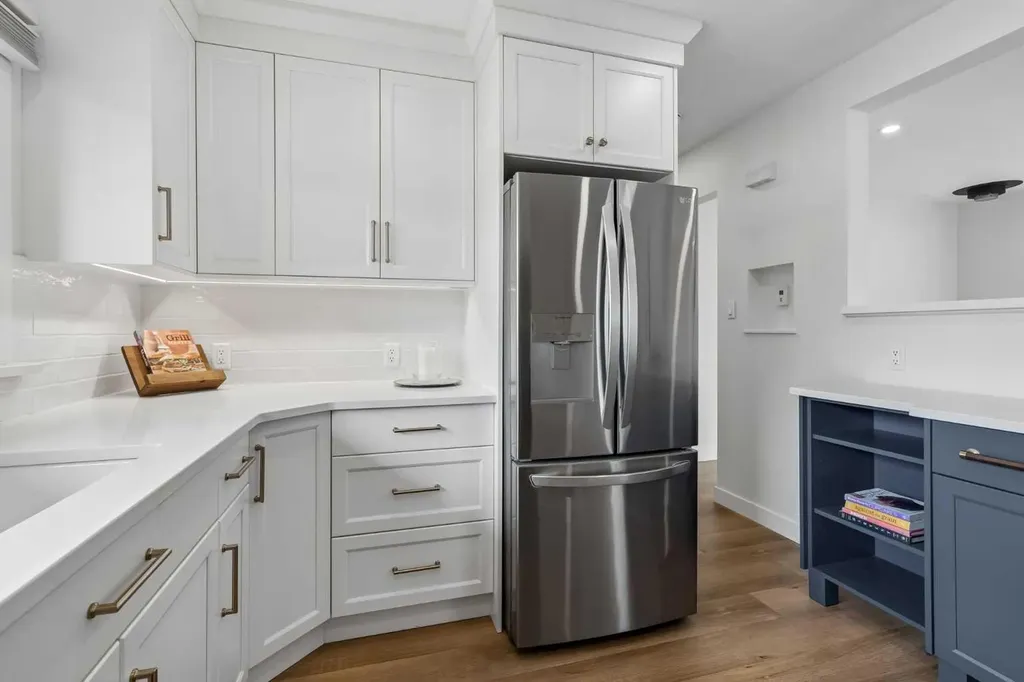 5020 47a Avenue Sylvan Lake AB T4S 1G8