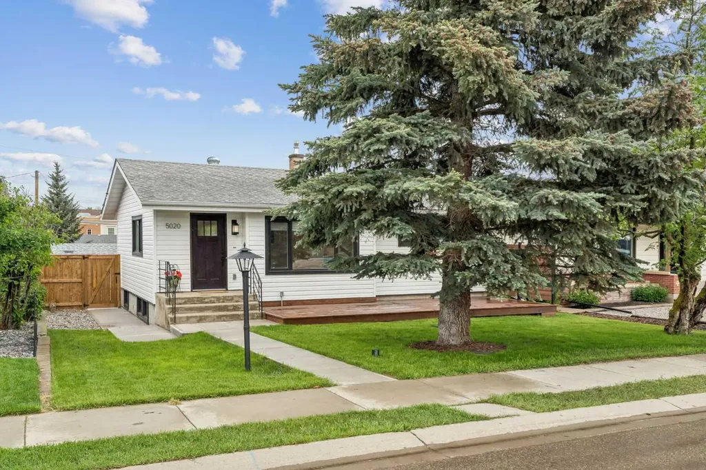 5020 47a Avenue Sylvan Lake AB T4S 1G8