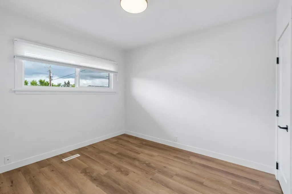 5020 47a Avenue Sylvan Lake AB T4S 1G8