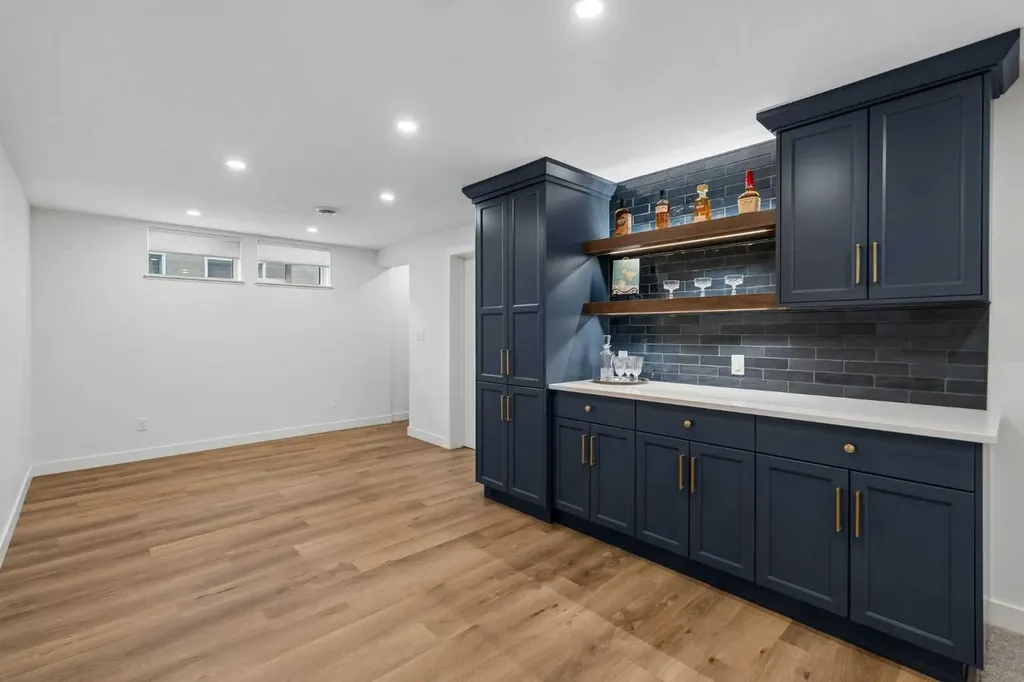 5020 47a Avenue Sylvan Lake AB T4S 1G8