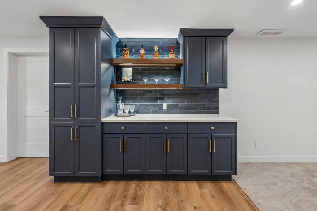 5020 47a Avenue Sylvan Lake AB T4S 1G8