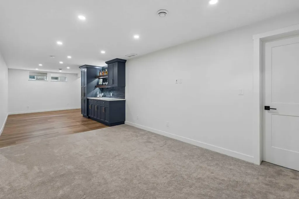 5020 47a Avenue Sylvan Lake AB T4S 1G8