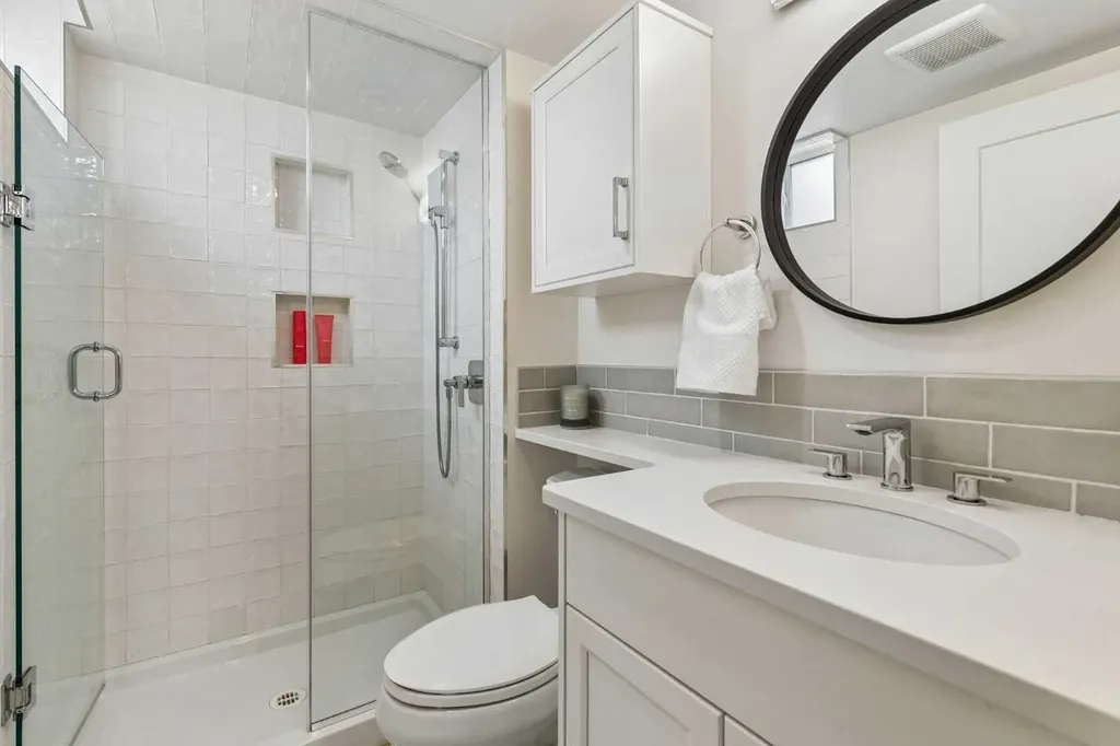 5020 47a Avenue Sylvan Lake AB T4S 1G8