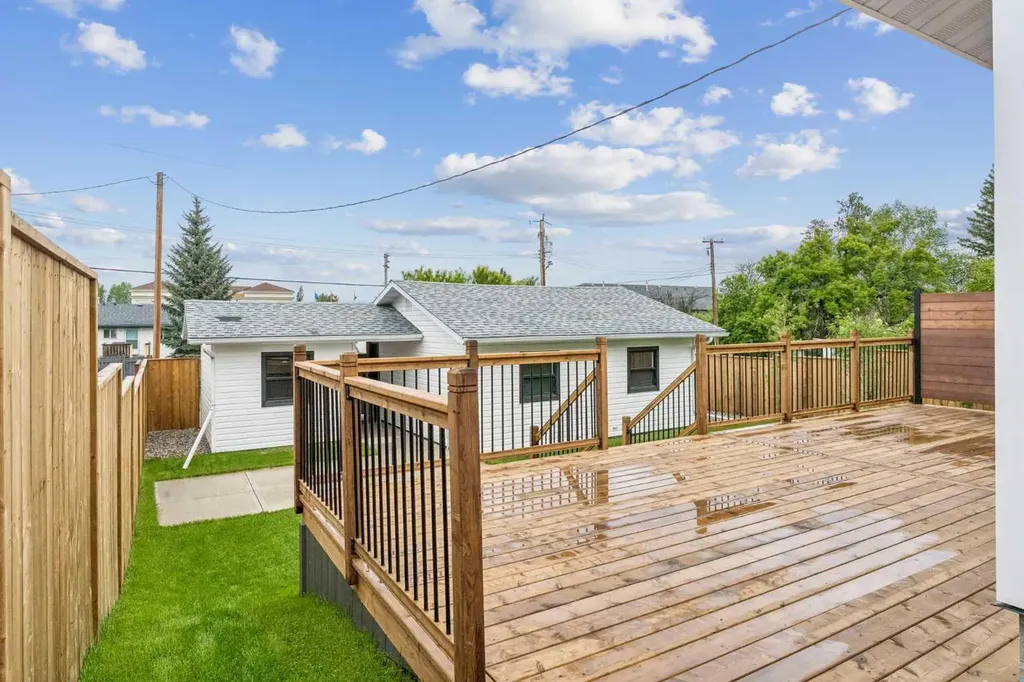 5020 47a Avenue Sylvan Lake AB T4S 1G8