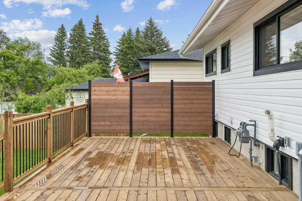 5020 47a Avenue Sylvan Lake AB T4S 1G8