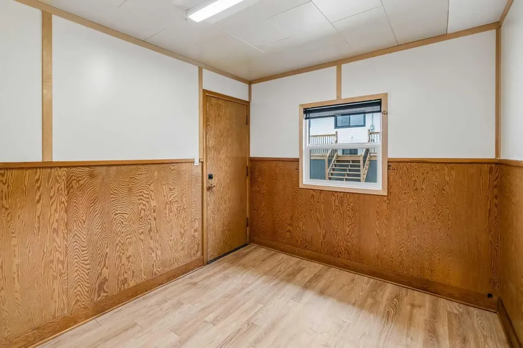 5020 47a Avenue Sylvan Lake AB T4S 1G8
