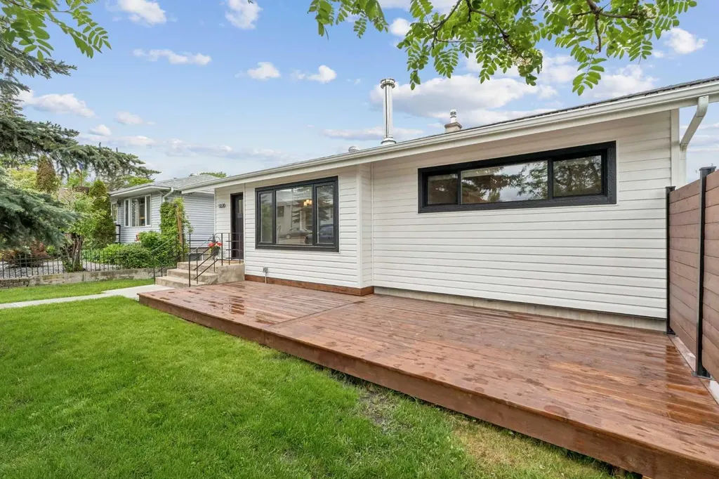 5020 47a Avenue Sylvan Lake AB T4S 1G8