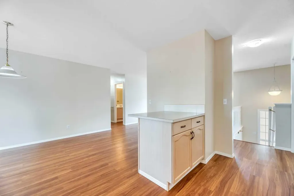 15 Rocky Ridge Gate NW Calgary AB T3G 4P6