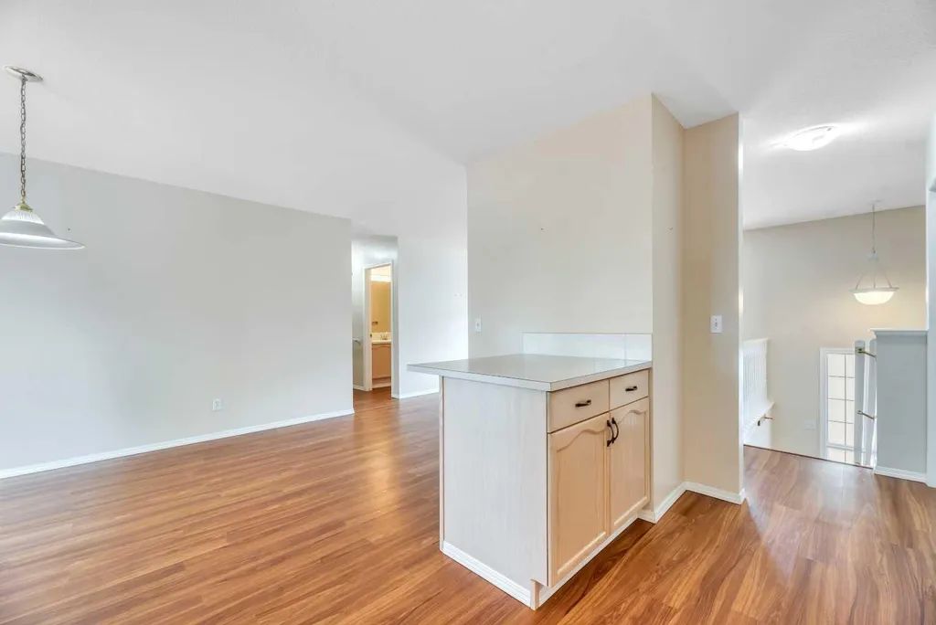 15 Rocky Ridge Gate NW Calgary AB T3G 4P6