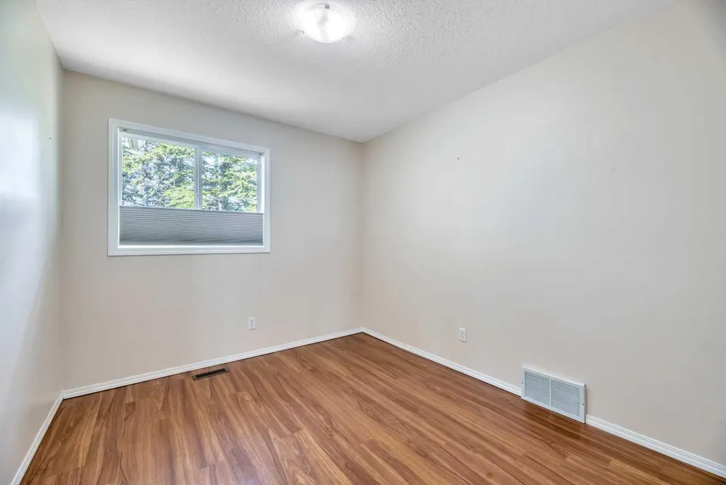 15 Rocky Ridge Gate NW Calgary AB T3G 4P6