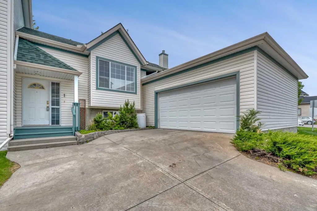 15 Rocky Ridge Gate NW Calgary AB T3G 4P6