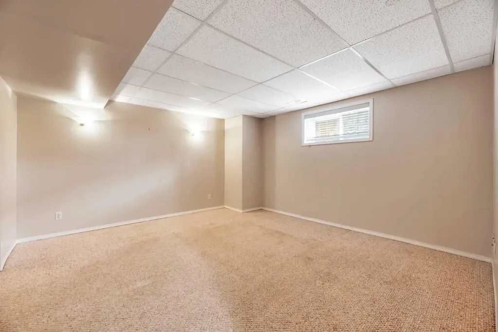 15 Rocky Ridge Gate NW Calgary AB T3G 4P6