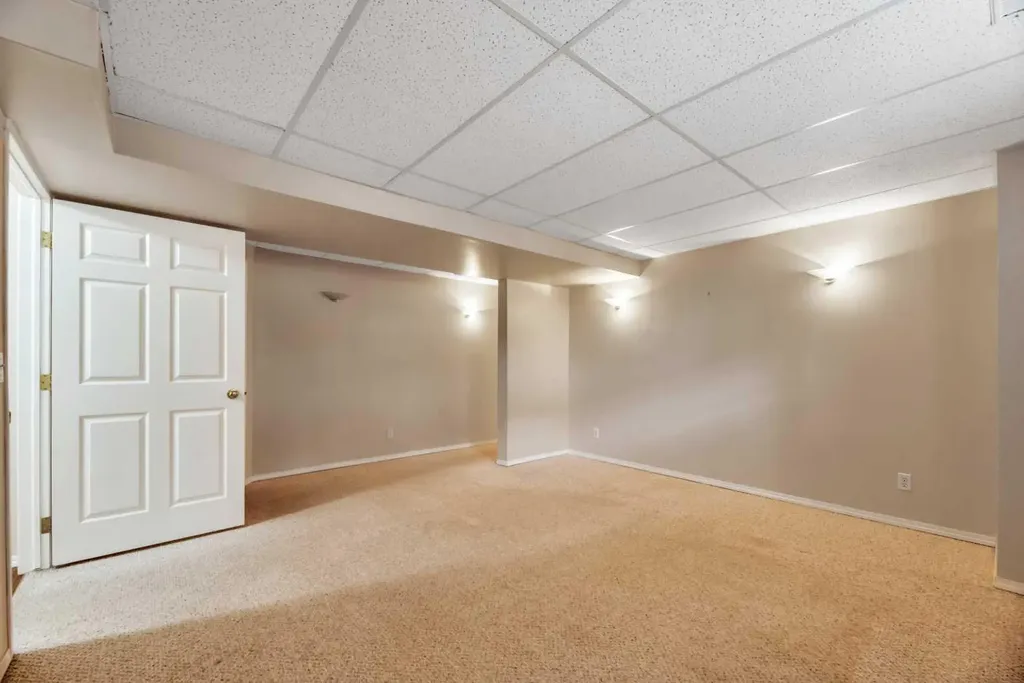 15 Rocky Ridge Gate NW Calgary AB T3G 4P6