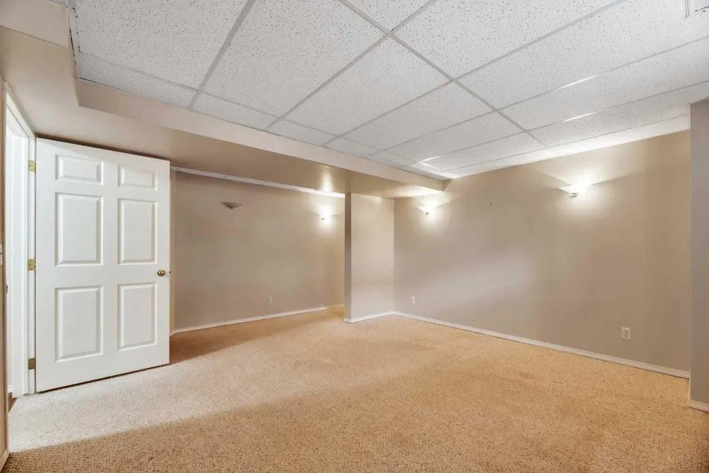 15 Rocky Ridge Gate NW Calgary AB T3G 4P6