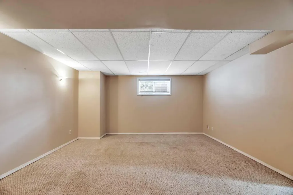 15 Rocky Ridge Gate NW Calgary AB T3G 4P6