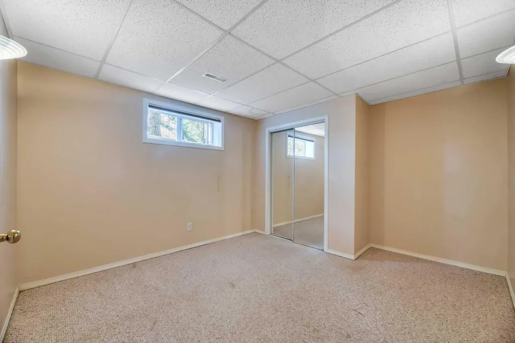 15 Rocky Ridge Gate NW Calgary AB T3G 4P6
