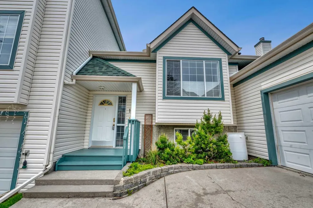 15 Rocky Ridge Gate NW Calgary AB T3G 4P6