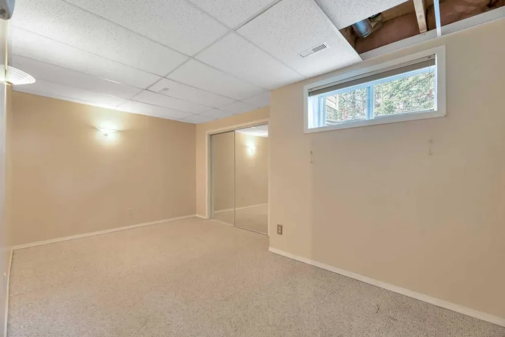 15 Rocky Ridge Gate NW Calgary AB T3G 4P6