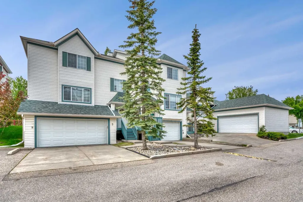 15 Rocky Ridge Gate NW Calgary AB T3G 4P6