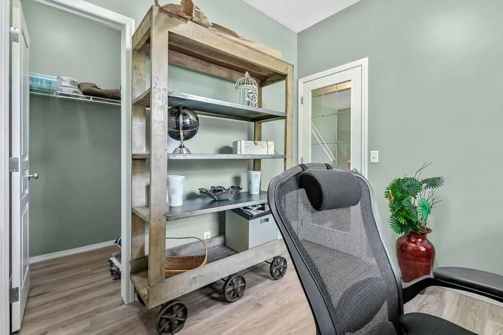 142 Elgin View SE Calgary AB T2Z 4N2