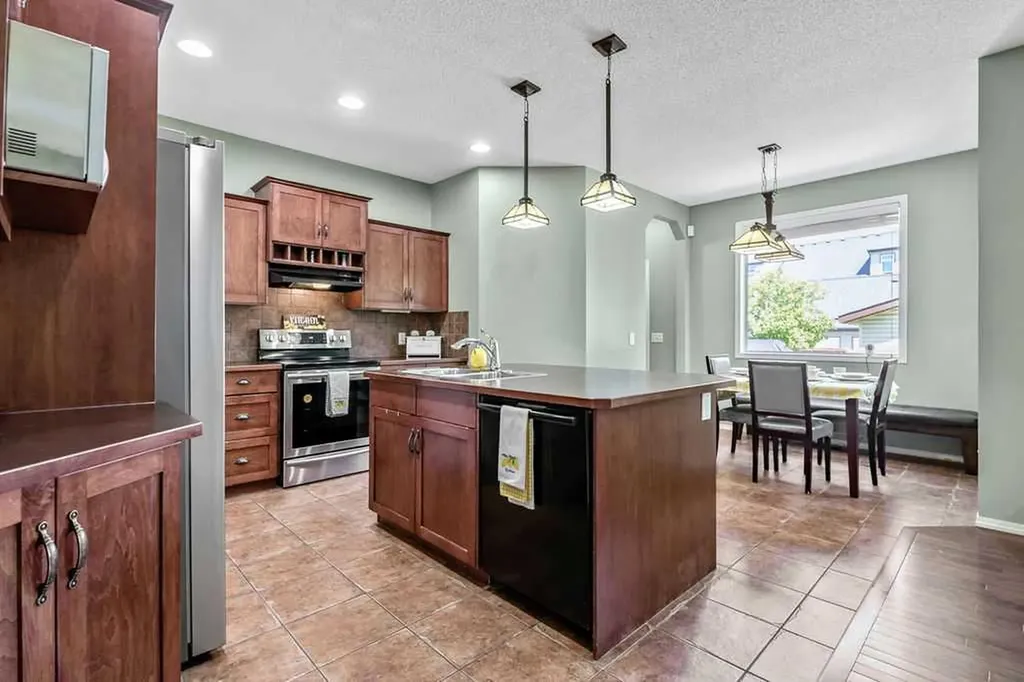 142 Elgin View SE Calgary AB T2Z 4N2