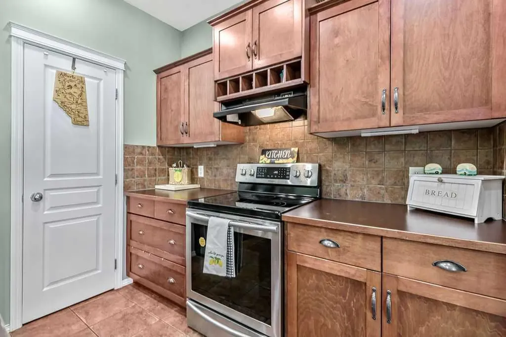 142 Elgin View SE Calgary AB T2Z 4N2