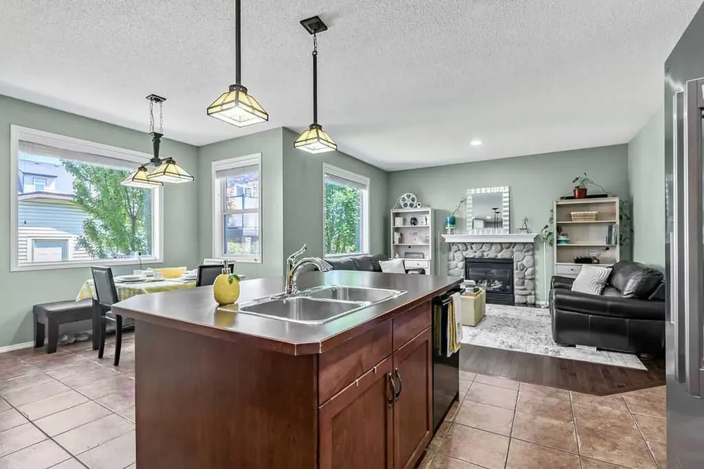 142 Elgin View SE Calgary AB T2Z 4N2