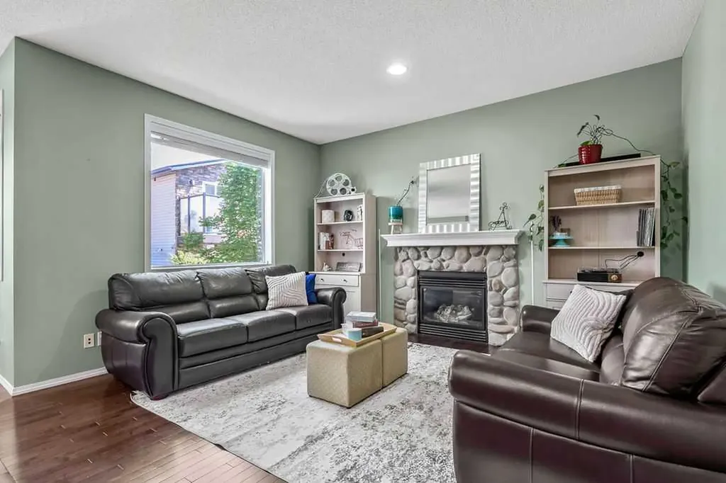 142 Elgin View SE Calgary AB T2Z 4N2