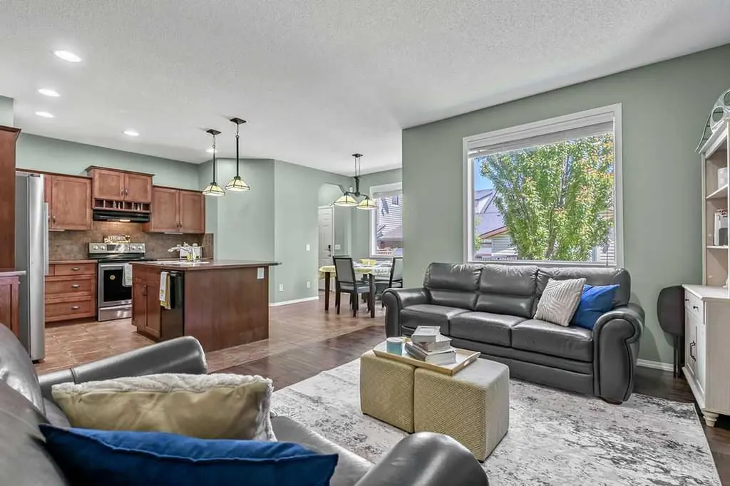 142 Elgin View SE Calgary AB T2Z 4N2