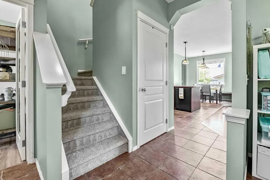 142 Elgin View SE Calgary AB T2Z 4N2