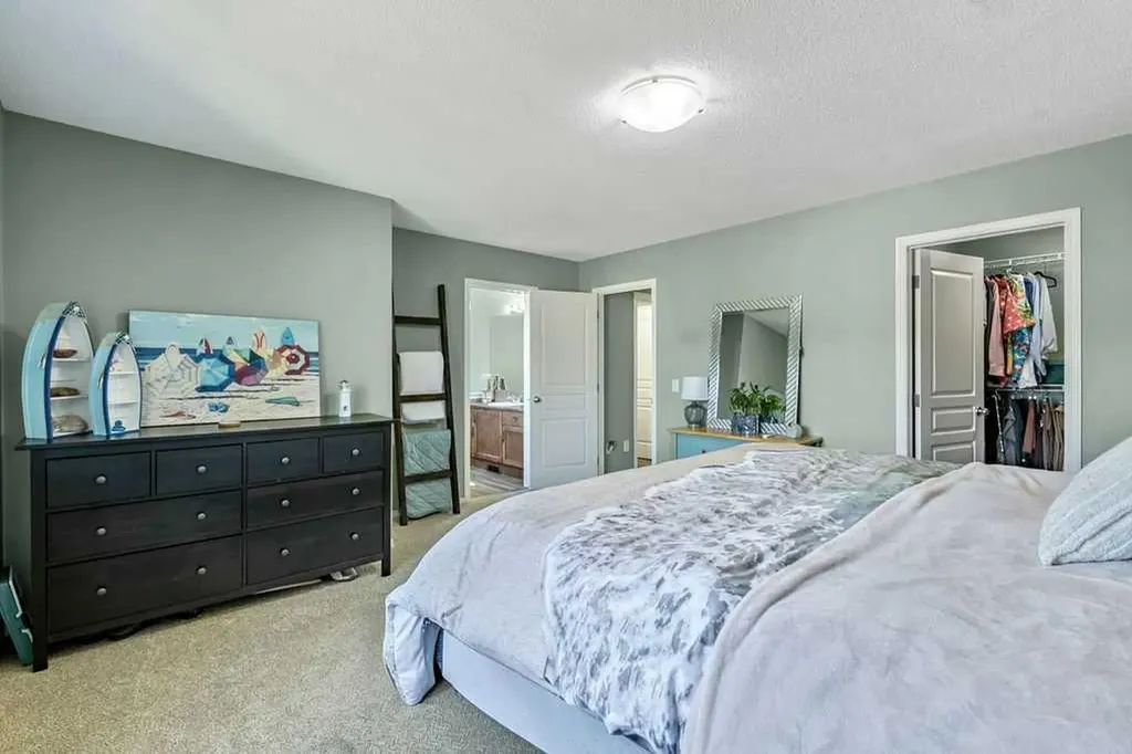 142 Elgin View SE Calgary AB T2Z 4N2