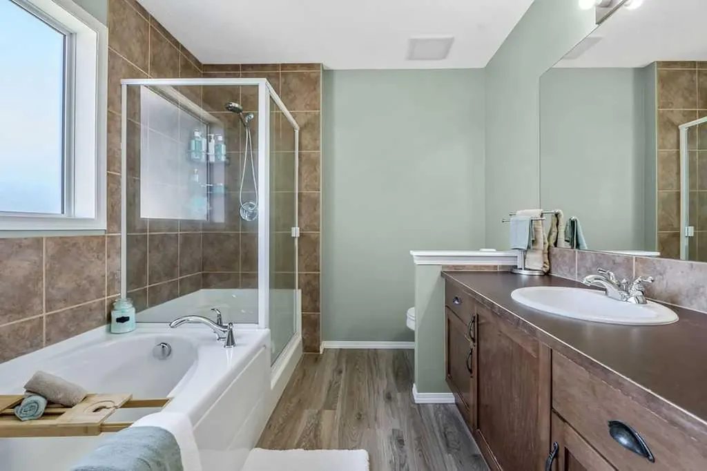 142 Elgin View SE Calgary AB T2Z 4N2