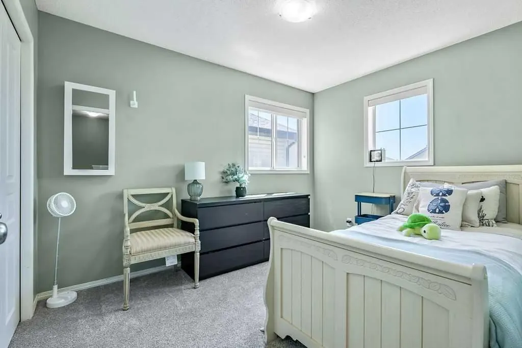 142 Elgin View SE Calgary AB T2Z 4N2